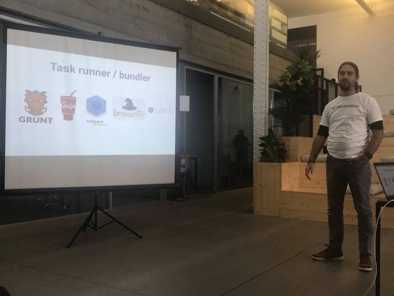 David Dias standing front of a slide showing a list of JS task runners (Grunt, Gulp, Webpack...)